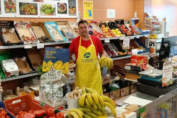 Felipe, de Frutas Pipe: tradición, cercanía y mucho sabor en el Frutero del Mes de mayo
