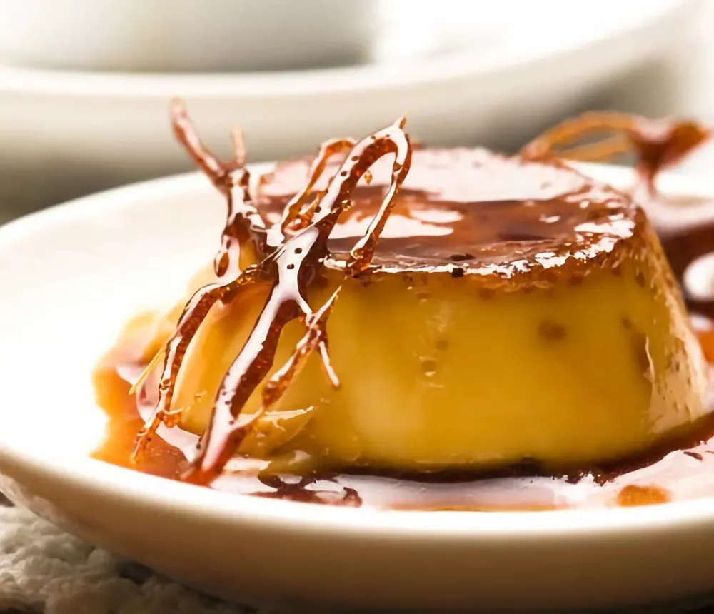 Flan de plátano de Canarias y pera con caramelo de chocolate